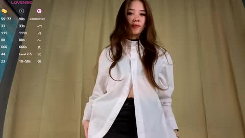Snapshot of tinyanie chatting on 05.30.26 Annie online show from 05.30.26