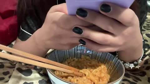 tinydaisy22 online show from 11.29.25