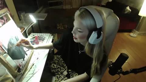 stage Kylie Sinner  brand CLITBAIT online show from 01.27.25