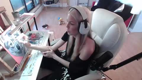 stage Kylie Sinner  brand CLITBAIT online show from 02.07.25