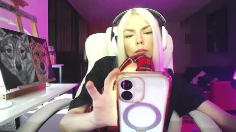 stage Kylie Sinner  brand CLITBAIT online show from 10.19.25