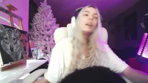 stage Kylie Sinner  brand CLITBAIT online show from 11.21.25