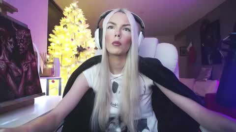 stage Kylie Sinner  brand CLITBAIT online show from 12.22.25