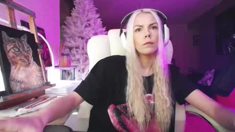 Snapshot of tinykylie chatting on 02.02.26 stage Kylie Sinner brand CLITBAIT online show from 02.02.26