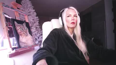 Snapshot of tinykylie chatting on 02.08.26 stage Kylie Sinner brand CLITBAIT online show from 02.08.26