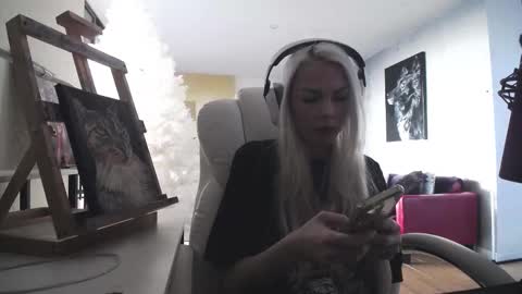 Snapshot of tinykylie chatting on 02.09.26 stage Kylie Sinner brand CLITBAIT online show from 02.09.26