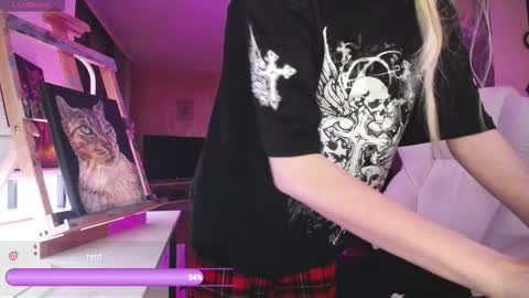 Snapshot of tinykylie chatting on 02.28.26 stage Kylie Sinner brand CLITBAIT online show from 02.28.26