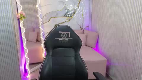 Snapshot of tiphany_tay chatting on 02.18.26 Tiphanyy online show from 02.18.26