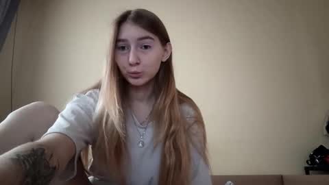 Hi Im Carry 18 years old online show from 11.07.25