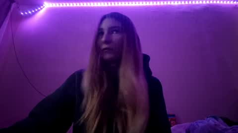 Hi Im Carry 18 years old online show from 11.18.25