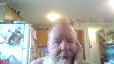 Snapshot of tiusflow chatting on 10.30.25 tiusflow online show from 10.30.25