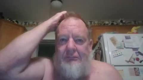 Snapshot of tiusflow chatting on 10.31.25 tiusflow online show from 10.31.25