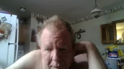 Snapshot of tiusflow chatting on 11.26.25 tiusflow online show from 11.26.25