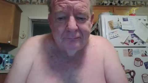 Snapshot of tiusflow chatting on 12.17.25 tiusflow online show from 12.17.25