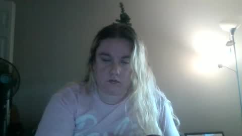 Snapshot of tokerqueen28 chatting on 12.17.25 tokerqueen28 online show from 12.17.25