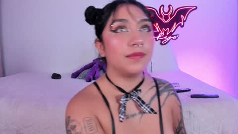   Independent model online show from 02.03.25