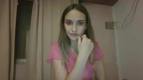 Snapshot of tom316972 chatting on 03.01.26 Flor online show from 03.01.26