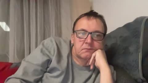 Snapshot of tom6644 chatting on 11.26.25 Tom online show from 11.26.25