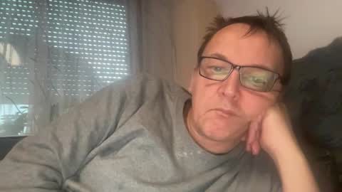 Snapshot of tom6644 chatting on 12.05.25 Tom online show from 12.05.25