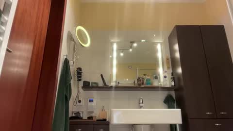 Tom online show from 12.22.25