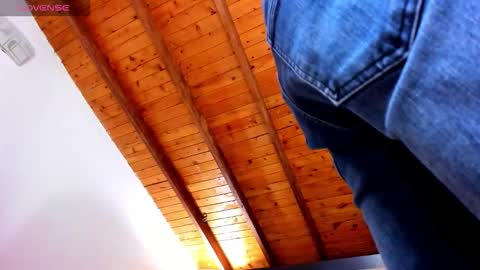 Snapshot of tom_bailey_ chatting on 10.21.25 online show from 10.21.25