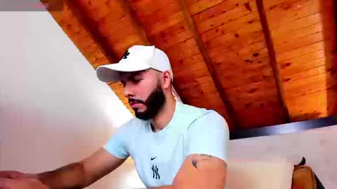 Snapshot of tom_bailey_ chatting on 10.25.25 online show from 10.25.25