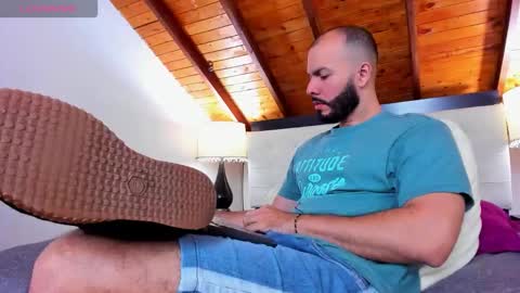 Snapshot of tom_bailey_ chatting on 11.07.25 online show from 11.07.25