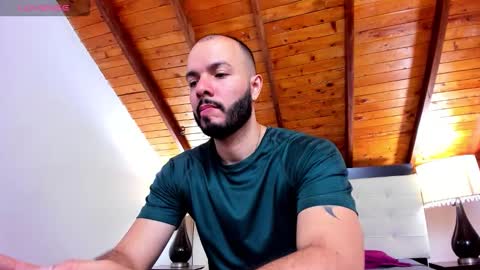 Snapshot of tom_bailey_ chatting on 11.08.25 online show from 11.08.25