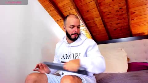 Snapshot of tom_bailey_ chatting on 11.16.25 online show from 11.16.25