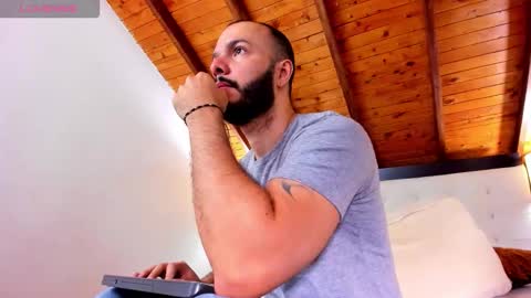 Snapshot of tom_bailey_ chatting on 11.17.25 online show from 11.17.25