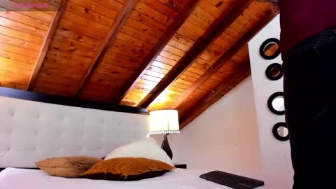 Snapshot of tom_bailey_ chatting on 11.22.25 online show from 11.22.25