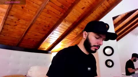 Snapshot of tom_bailey_ chatting on 11.23.25 online show from 11.23.25