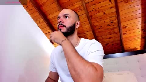 Snapshot of tom_bailey_ chatting on 11.30.25 online show from 11.30.25