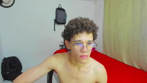 Snapshot of tom_blue10 chatting on 09.11.25 Tom Blue online show from 09.11.25