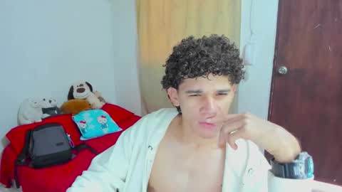 Snapshot of tom_blue10 chatting on 09.22.25 Tom Blue online show from 09.22.25