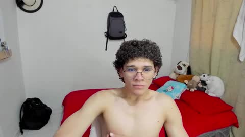 Snapshot of tom_blue10 chatting on 09.29.25 Tom Blue online show from 09.29.25