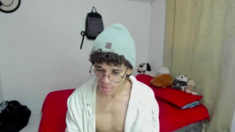 Snapshot of tom_blue10 chatting on 10.01.25 Tom Blue online show from 10.01.25