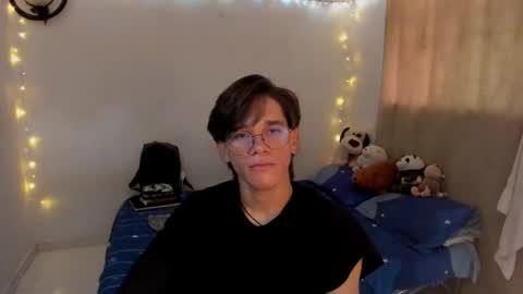 Snapshot of tom_blue10 chatting on 10.30.25 Tom Blue online show from 10.30.25