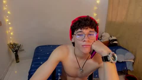 Snapshot of tom_blue10 chatting on 11.05.25 Tom Blue online show from 11.05.25