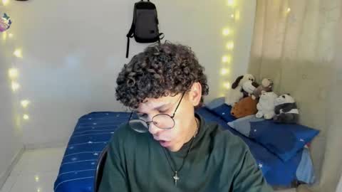 Snapshot of tom_blue10 chatting on 12.02.25 Tom Blue online show from 12.02.25