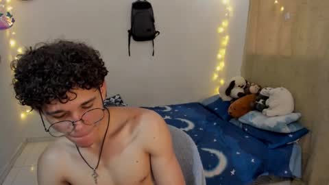 Snapshot of tom_blue10 chatting on 12.04.25 Tom Blue online show from 12.04.25