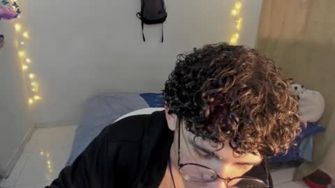 Snapshot of tom_blue10 chatting on 12.16.25 Tom Blue online show from 12.16.25