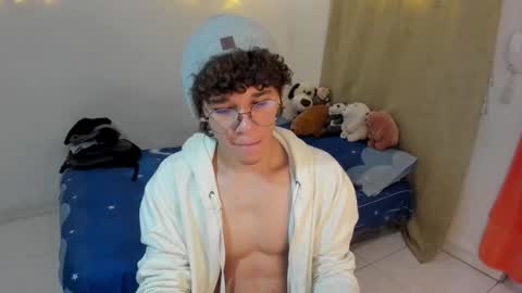 Tom Blue online show from 02.06.26