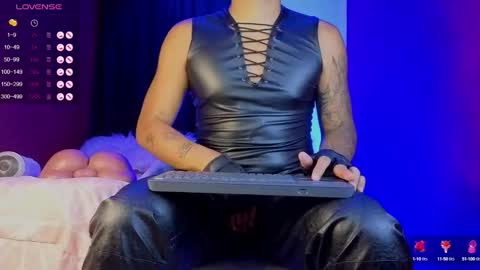 Snapshot of tom_brown12 chatting on 10.01.25 Tom online show from 10.01.25