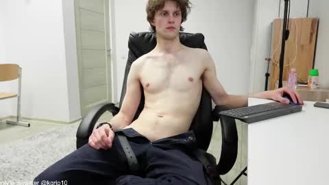 Snapshot of tom_chance chatting on 10.18.25 tom online show from 10.18.25