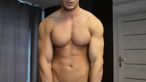 Snapshot of tom_fordd chatting on 10.03.25 Tom online show from 10.03.25