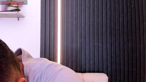 Tom muscle1 online show from 10.14.25