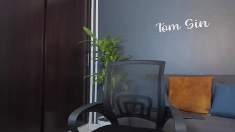 Tom Sin online show from 01.11.25