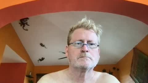 Snapshot of tomascausa chatting on 06.16.26 Hola online show from 06.16.26