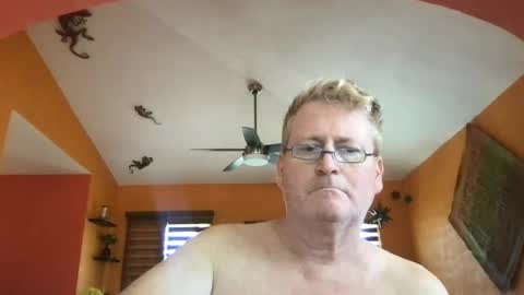 Snapshot of tomascausa chatting on 06.18.26 Hola online show from 06.18.26